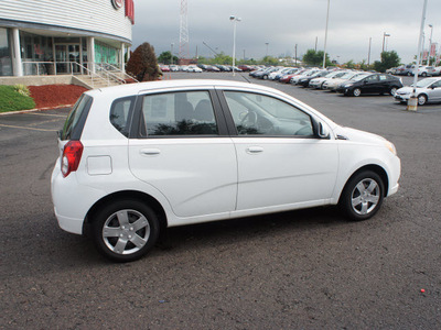chevrolet aveo 2011 white hatchback aveo5 lt gasoline 4 cylinders front wheel drive automatic 19153