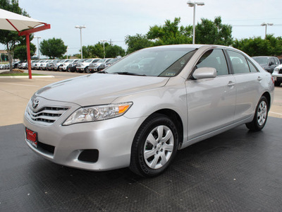 toyota camry 2011 silver sedan le gasoline 4 cylinders front wheel drive automatic 75067