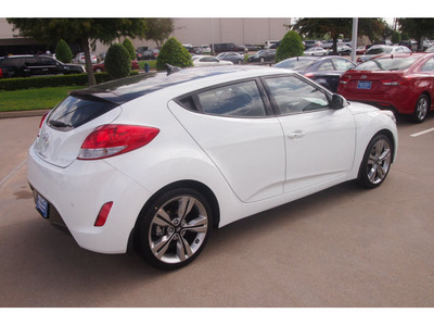 hyundai veloster 2013 white coupe gasoline 4 cylinders front wheel drive automatic 77074