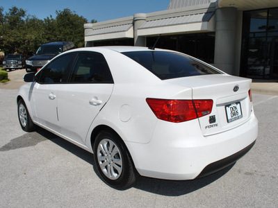 kia forte 2011 white sedan ex gasoline 4 cylinders front wheel drive automatic 76011
