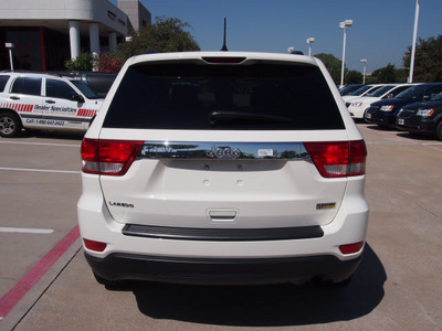 jeep grand cherokee 2012 white suv gasoline 6 cylinders 2 wheel drive 5 speed automatic 75093