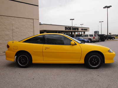 chevrolet cavalier 2005 yellow coupe ls sport gasoline 4 cylinders front wheel drive automatic 76011