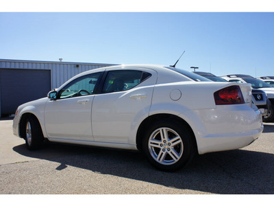 dodge avenger 2011 white sedan mainstreet gasoline 4 cylinders front wheel drive automatic 76543