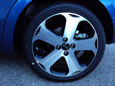 kia rio 2013 blue hatchback ex w navigation gasoline 4 cylinders front wheel drive 6 speed manual 32901
