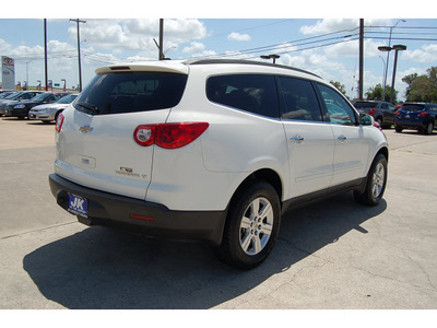chevrolet traverse 2012 white lt gasoline 6 cylinders front wheel drive automatic with overdrive 77627