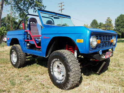 ford bronco 1975 bright blue 302 auto 4x4 lifted 8 cylinders automatic 80012
