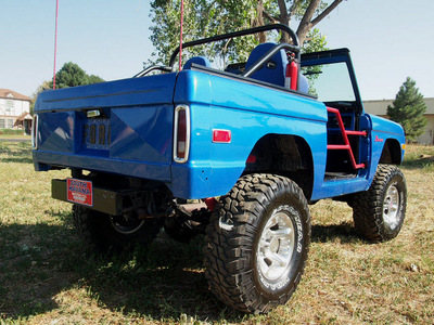 ford bronco 1975 bright blue 302 auto 4x4 lifted 8 cylinders automatic 80012