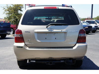 toyota highlander 2004 beige suv gasoline 6 cylinders front wheel drive automatic with overdrive 76543