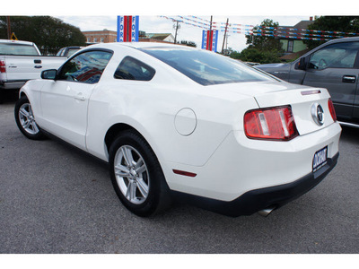 ford mustang 2012 white coupe v6 gasoline 6 cylinders rear wheel drive automatic 78644