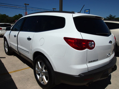 chevrolet traverse 2009 white suv ltz gasoline 6 cylinders front wheel drive automatic 78130