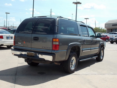 chevrolet suburban 2002 dk  gray suv 2500 ls gasoline 8 cylinders rear wheel drive automatic with overdrive 77074