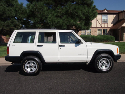 jeep cherokee 2000 white suv se 4x4 auto 112k warranty gasoline 6 cylinders 4 wheel drive automatic 80012