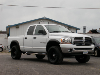 dodge ram 1500 2006 white slt big horn 8 cylinders automatic with overdrive 61832