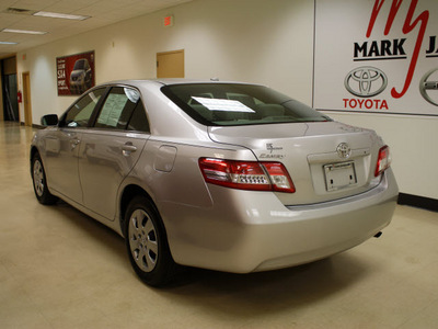 toyota camry 2011 silver sedan le gasoline 4 cylinders front wheel drive automatic 27707