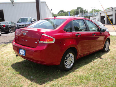 ford focus 2010 red sedan se gasoline 4 cylinders front wheel drive automatic 75606