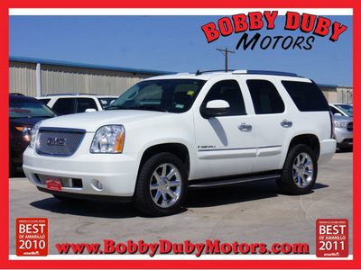 gmc yukon 2007 white suv denali gasoline 8 cylinders all whee drive automatic 79110