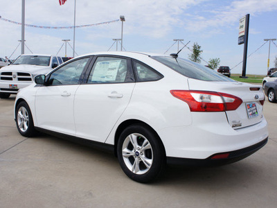 ford focus 2013 white sedan se flex fuel 4 cylinders front wheel drive automatic 76230