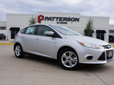 ford focus 2013 white hatchback se flex fuel 4 cylinders front wheel drive automatic 76230