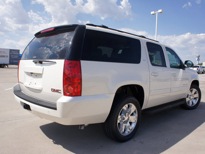 gmc yukon xl 2013 white suv slt 1500 flex fuel 8 cylinders 2 wheel drive 6 speed automatic 76234