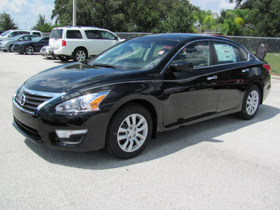 nissan altima 2013 black sedan s gasoline 4 cylinders front wheel drive automatic 33884