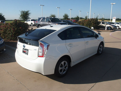 toyota prius 2012 white hatchback three hybrid 4 cylinders front wheel drive automatic 76049