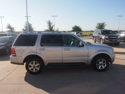 lincoln aviator 2005 gray suv luxury gasoline 8 cylinders all whee drive automatic 76049