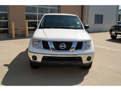 nissan frontier 2007 white se gasoline 6 cylinders rear wheel drive automatic with overdrive 77656