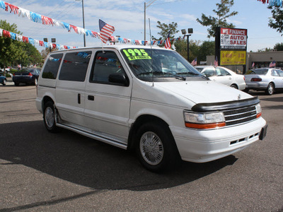 plymouth voyager 1995 white van se gasoline v6 front wheel drive automatic 80229