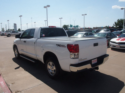 toyota tundra 2011 white grade gasoline 8 cylinders 2 wheel drive automatic 76053