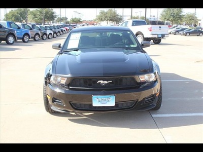 ford mustang 2010 black coupe v6 gasoline 6 cylinders rear wheel drive automatic 75041