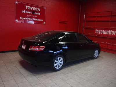 toyota camry 2011 black sedan le gasoline 4 cylinders front wheel drive automatic 76116