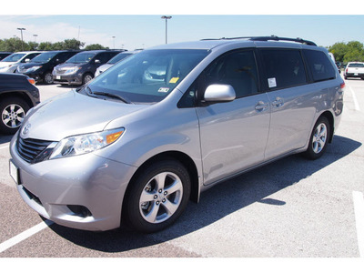 toyota sienna 2012 silver van le 7 passenger auto access sea gasoline 6 cylinders front wheel drive automatic 77074