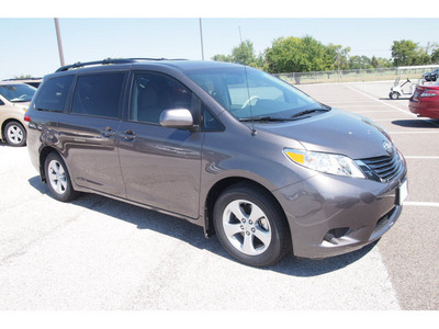 toyota sienna 2012 dk  gray van le 7 passenger auto access sea gasoline 6 cylinders front wheel drive automatic 77074