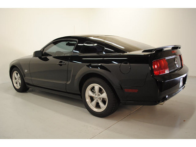ford mustang 2008 black coupe gt premium gasoline 8 cylinders rear wheel drive 5 speed manual 77025