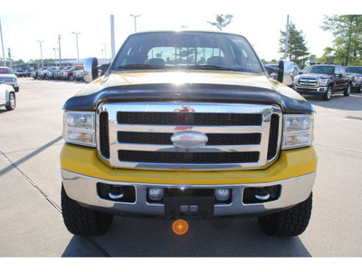 ford f 250 2006 yellow super duty diesel 8 cylinders 4 wheel drive automatic with overdrive 77539