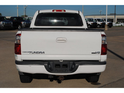 toyota tundra 2006 white limited gasoline 8 cylinders rear wheel drive automatic with overdrive 77539
