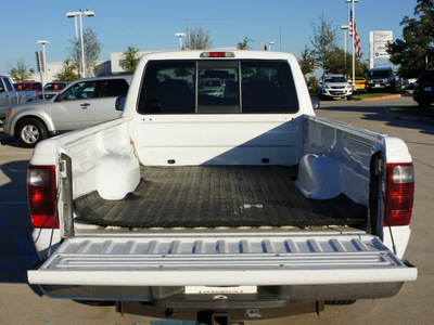 ford ranger 2002 white xl gasoline 6 cylinders rear wheel drive automatic 76210