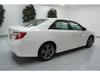 toyota camry 2012 white sedan se v6 gasoline 6 cylinders front wheel drive not specified 91731