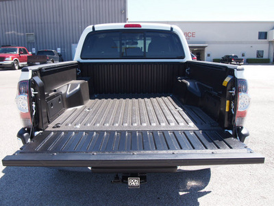 toyota tacoma 2013 super white prerunner v6 gasoline 6 cylinders 2 wheel drive automatic 76011