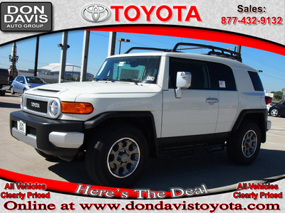 toyota fj cruiser 2012 white suv gasoline 6 cylinders 2 wheel drive automatic 76011