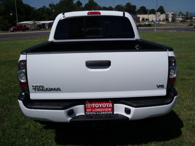 toyota tacoma 2013 white v6 gasoline 6 cylinders 4 wheel drive automatic 75604