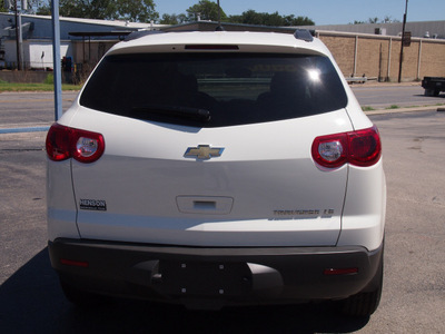 chevrolet traverse 2011 white ls gasoline 6 cylinders front wheel drive automatic 77864