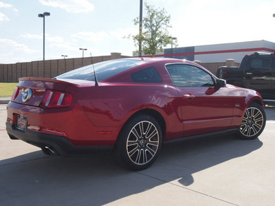 ford mustang 2011 red coupe gt premium gasoline 8 cylinders rear wheel drive 6 speed manual 76018