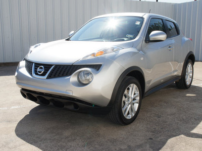nissan juke 2012 chrome silver sv gasoline 4 cylinders front wheel drive shiftable automatic 75080