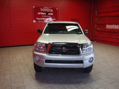 toyota tacoma 2008 silver prerunner sr5 v6 gasoline 6 cylinders 2 wheel drive automatic 76116