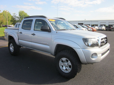 toyota tacoma 2005 silver v6 sr5 gasoline 6 cylinders 4 wheel drive automatic 62863