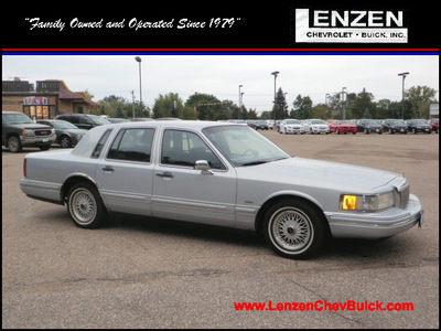 lincoln town car 1993 silver sedan executive gasoline v8 rear wheel drive automatic with overdrive 55318