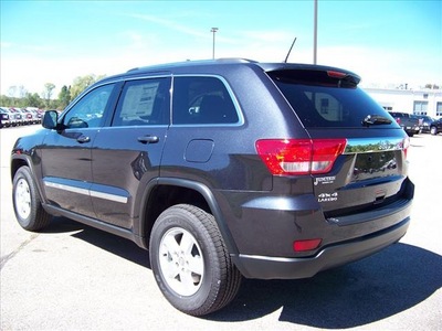 jeep grand cherokee 2013 gray suv laredo gasoline 6 cylinders 4 wheel drive automatic 44024