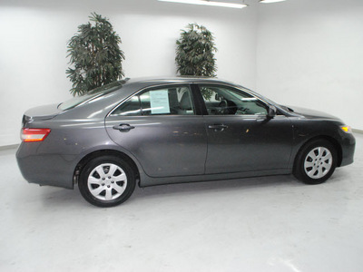 toyota camry 2011 gray sedan le gasoline 4 cylinders front wheel drive automatic 91731