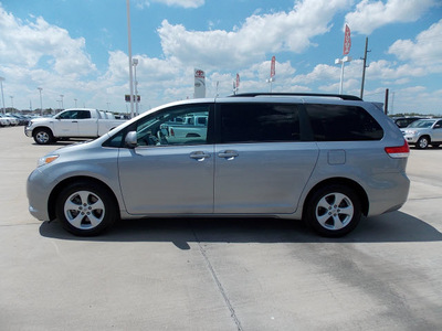 toyota sienna 2012 silver van le 8 passenger gasoline 6 cylinders front wheel drive automatic with overdrive 77469